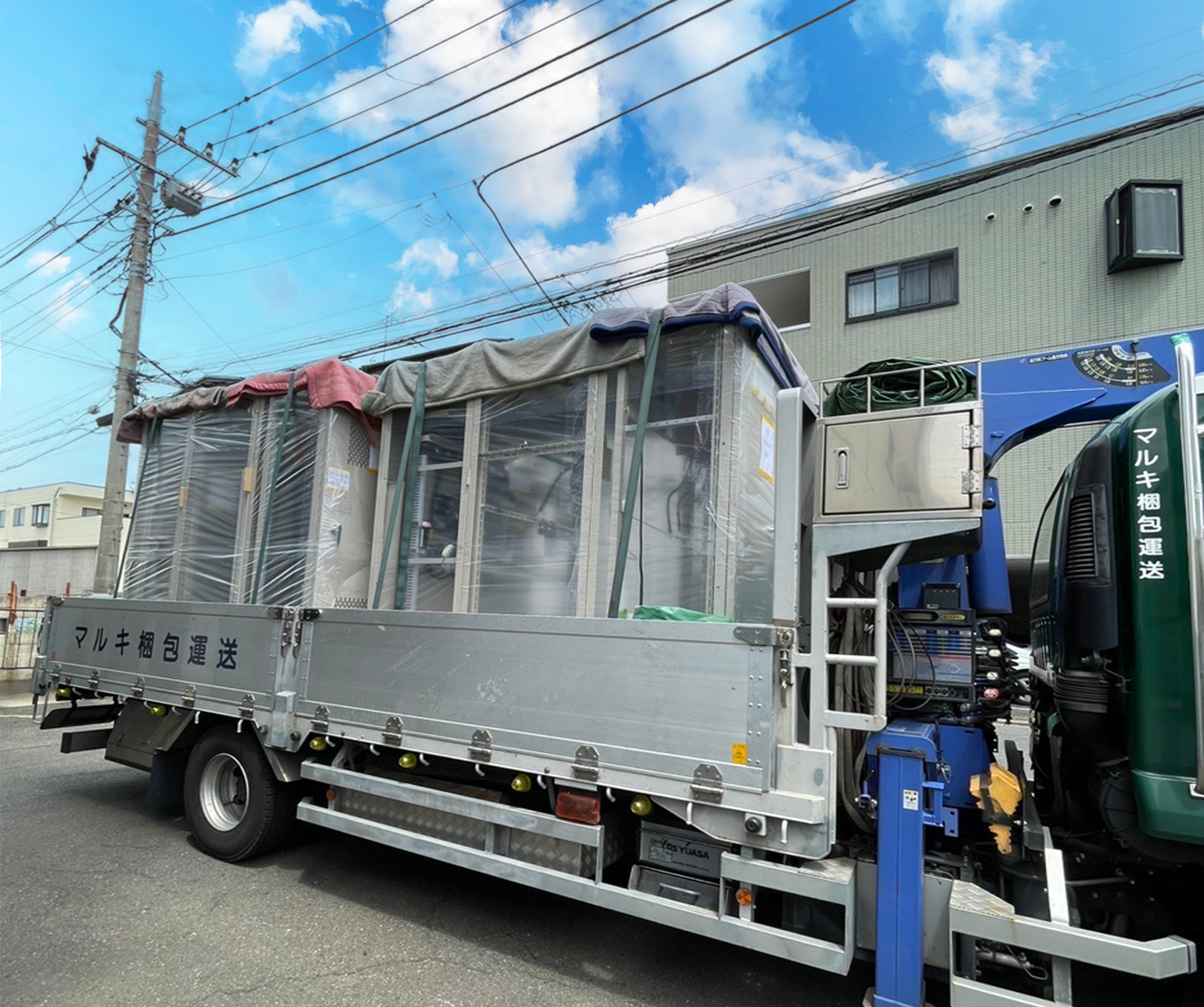 4tユニック（荷物積込み 側面）